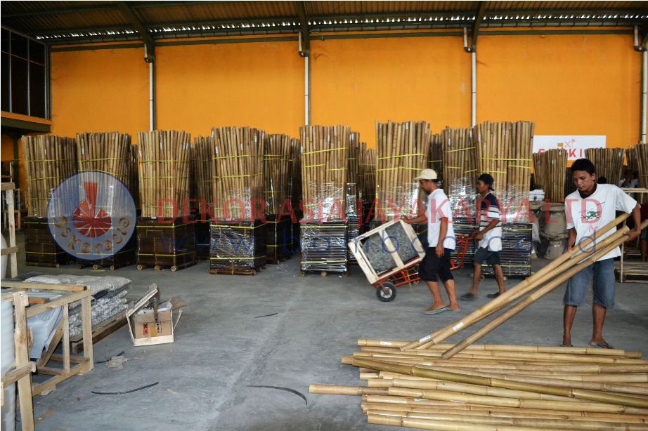 BLACK BAMBOO POLE AND NATURAL BAMBOO POLE